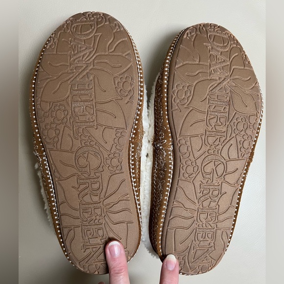 Daniel Green Alpine Slippers  6 1/2 M - Picture 9 of 16